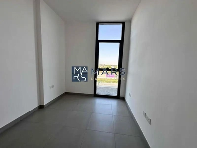 Elegant One-Bedroom Apartment with Stunning Views, No Balcony: Modern Design, Prime Location-4