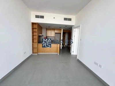 Elegant One-Bedroom Apartment with Stunning Views, No Balcony: Modern Design, Prime Location-6