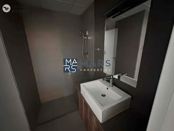 Elegant One-Bedroom Apartment with Stunning Views, No Balcony: Modern Design, Prime Location