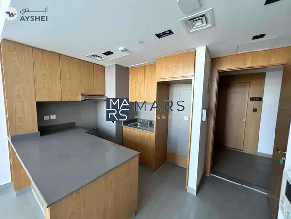 Elegant One-Bedroom Apartment with Stunning Views, No Balcony: Modern Design, Prime Location