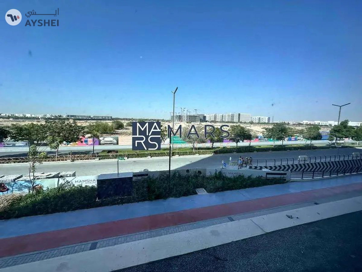 Elegant One-Bedroom Apartment with Stunning Views, No Balcony: Modern Design, Prime Location-1-1