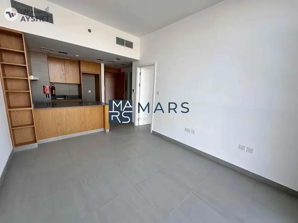 Elegant One-Bedroom Apartment with Stunning Views, No Balcony: Modern Design, Prime Location-2-2