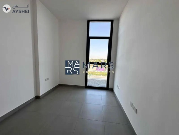 Elegant One-Bedroom Apartment with Stunning Views, No Balcony: Modern Design, Prime Location