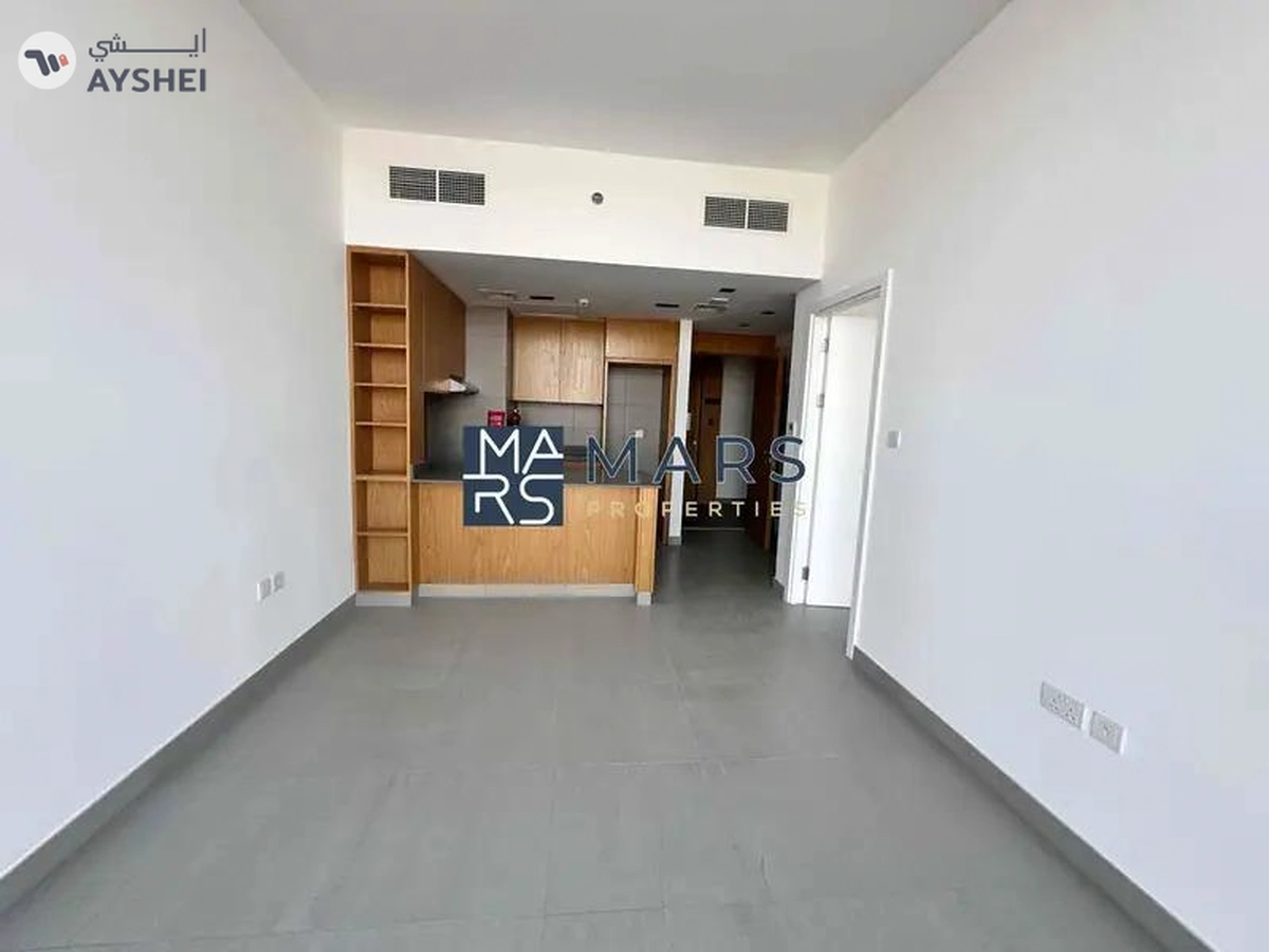 Elegant One-Bedroom Apartment with Stunning Views, No Balcony: Modern Design, Prime Location-6-6