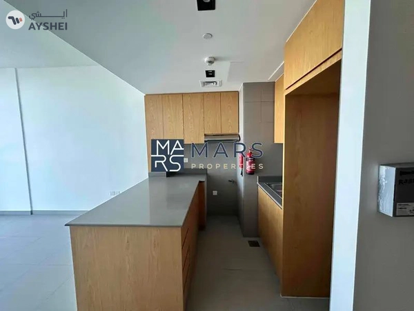 Elegant One-Bedroom Apartment with Stunning Views, No Balcony: Modern Design, Prime Location