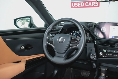 LEXUS WARRANTY UNTIL 2028 / 100,000KMS | GCC | 2.5L HYBRIB | 2400 PM-7