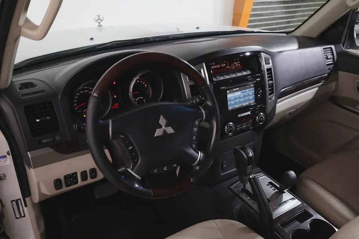 Mitsubishi Pajero GLS Top Line 2016 I GCC Specs I FREE ACCIDENTS I PERFECT CONDATION-9-9