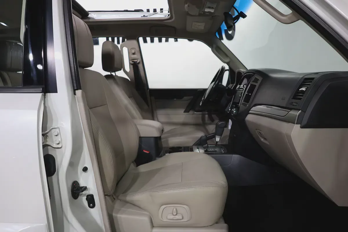 Mitsubishi Pajero GLS Top Line 2016 I GCC Specs I FREE ACCIDENTS I PERFECT CONDATION-17-17