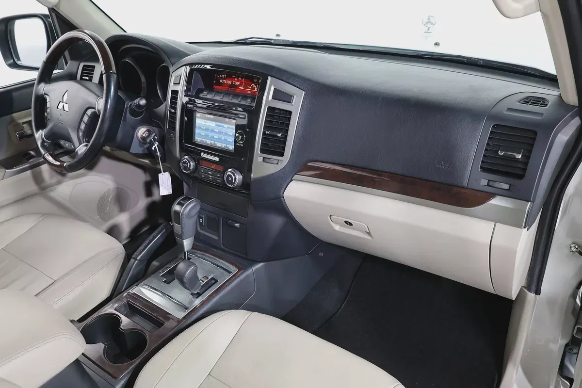 Mitsubishi Pajero GLS Top Line 2016 I GCC Specs I FREE ACCIDENTS I PERFECT CONDATION-18-18