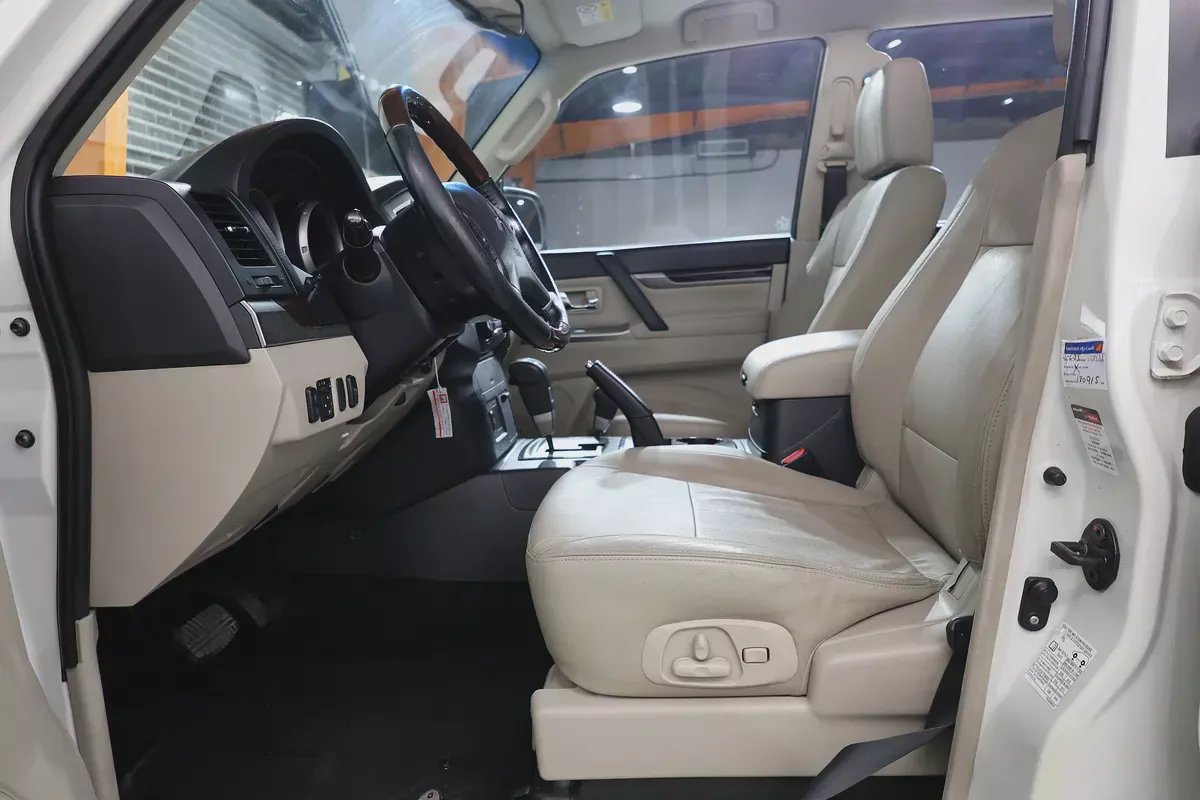 Mitsubishi Pajero GLS Top Line 2016 I GCC Specs I FREE ACCIDENTS I PERFECT CONDATION-8-8