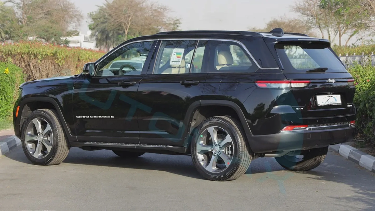 2025 JEEP GRAND CHEROKEE LIMITED PLUS LUXURY V6 3.6L 4X4 GCC With 3 Yrs or 60K Km Warranty-4-4