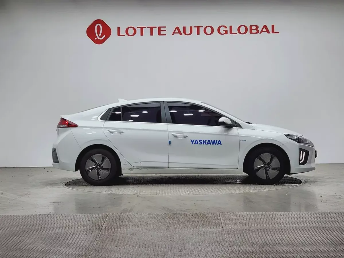 Hyundai Ioniq Hybrid 2020 - Korean Specs - Excellent Condition-4-4