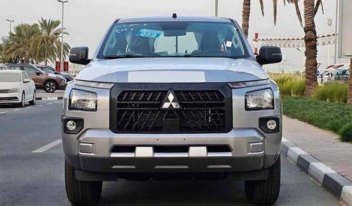 Mitsubishi L200 Mitsubishi L200 petrol 2.4L MY2026 FOR EXPORT ONLY-7-7
