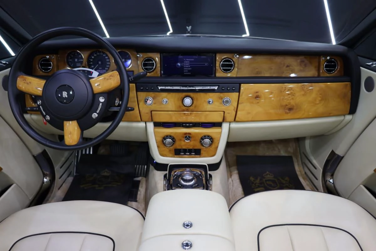Rolls-Royce Phantom Drophead-4-4