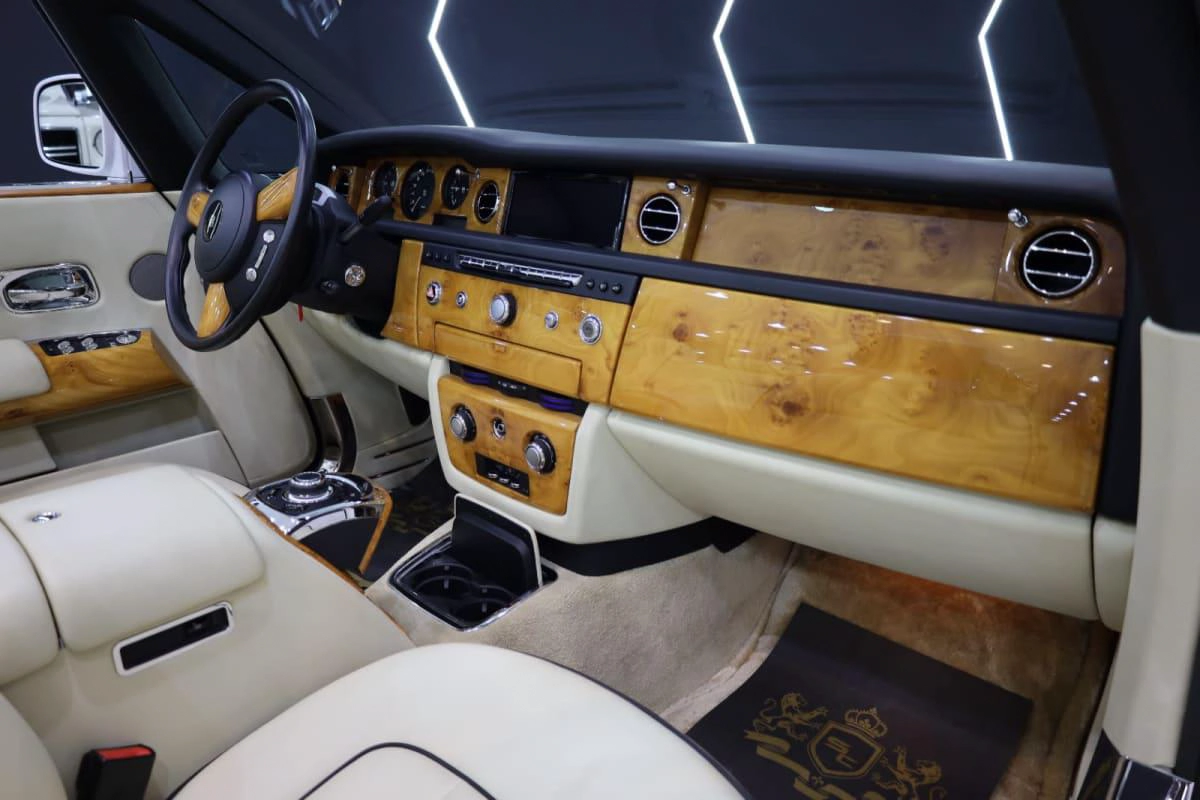 Rolls-Royce Phantom Drophead-6-6