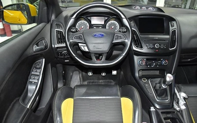 Ford Focus ST ( 2016 Model ) in Yellow Color GCC Specs-6