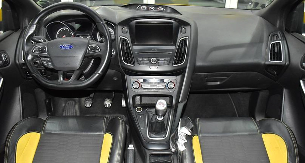 Ford Focus ST ( 2016 Model ) in Yellow Color GCC Specs-2-2
