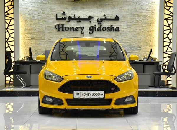 Ford Focus ST ( 2016 Model ) in Yellow Color GCC Specs