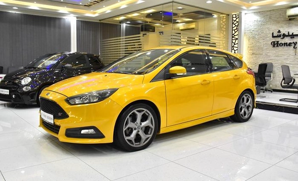 Ford Focus ST ( 2016 Model ) in Yellow Color GCC Specs