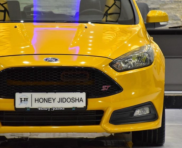 Ford Focus ST ( 2016 Model ) in Yellow Color GCC Specs