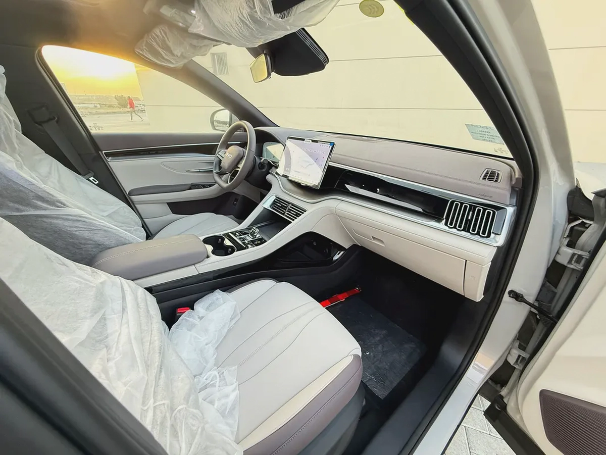 BYD song plus DM-i premium full option panorama 13 camera-18-18