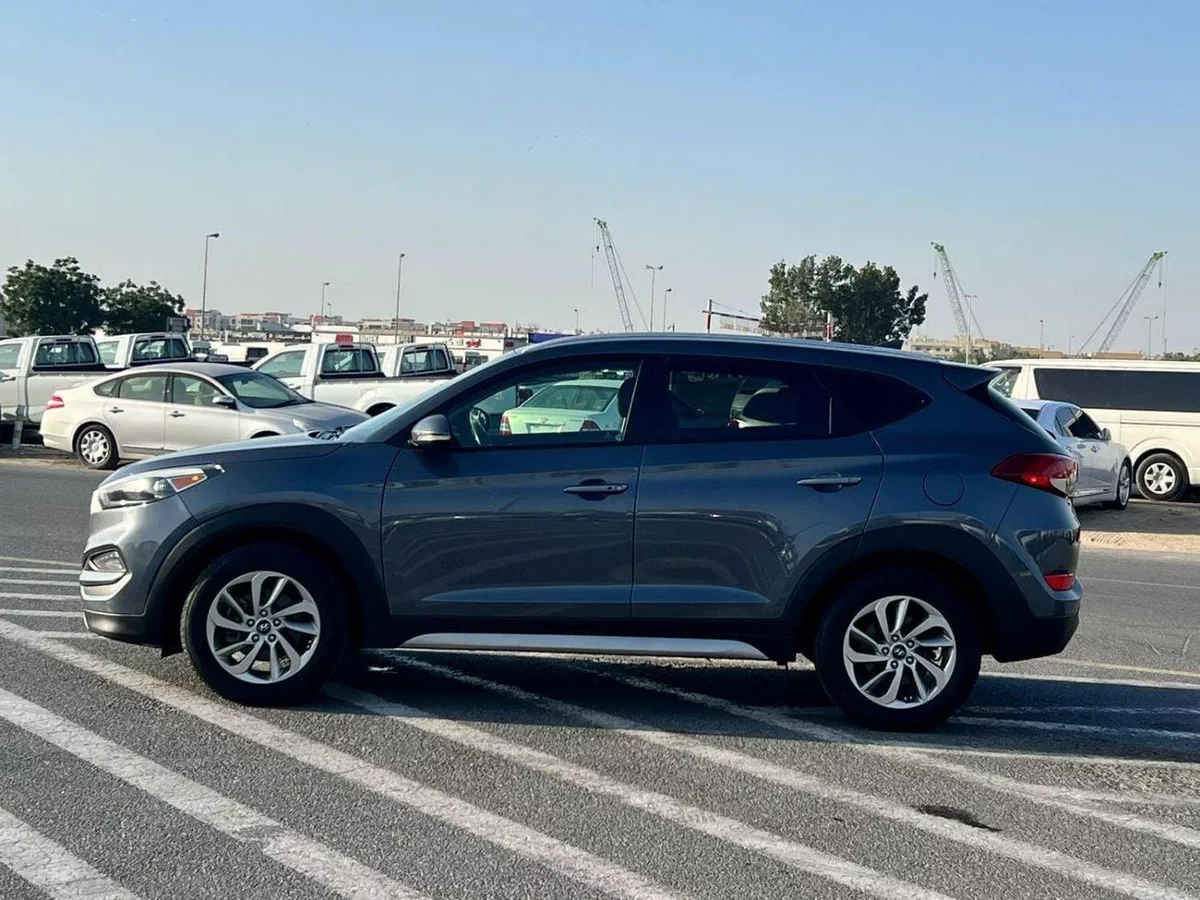 Hyundai Tucson GL 2018 Hyundai Tucson 2.0L V4 - AWD 4x4 - Rear Camera - Leather Seat-3-0