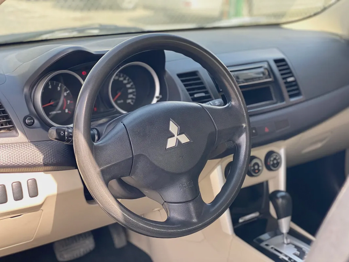 2016 Model | GCC specs | 2.0L engine | 2 Agency key | 4-Cyl 2.0L engine-5-5