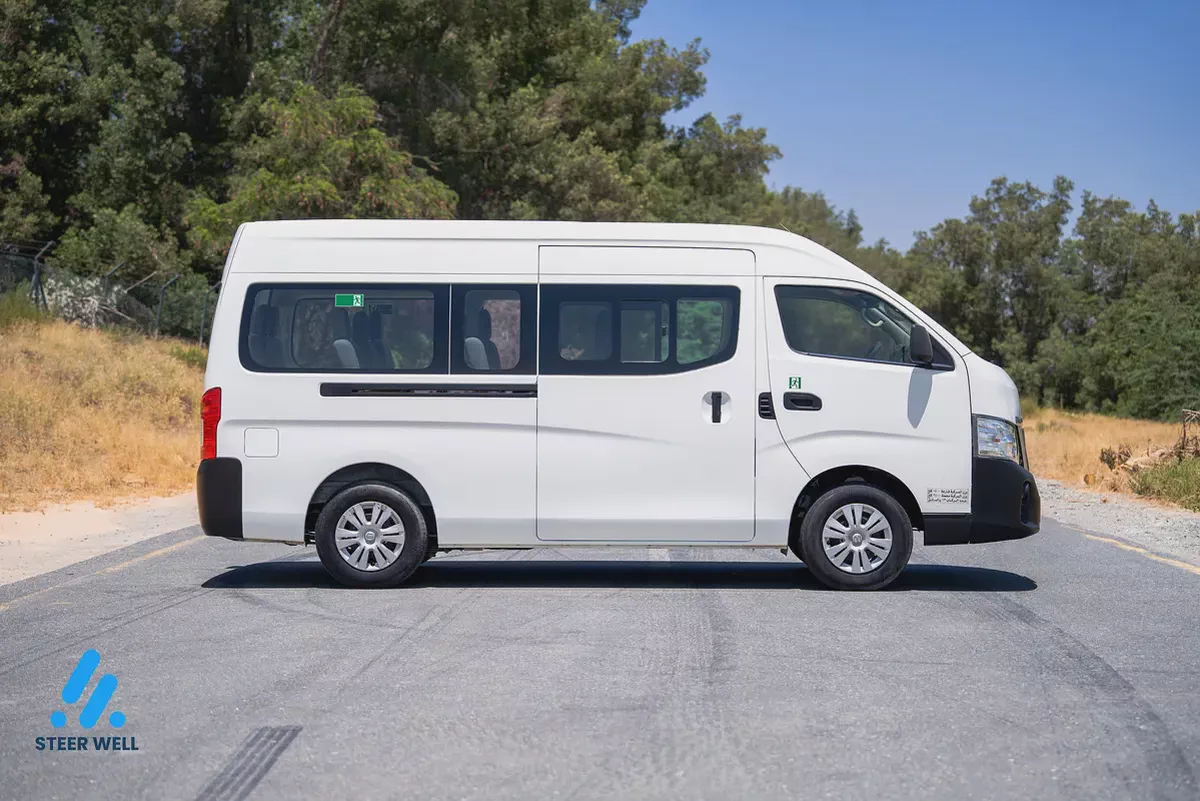 2022 Nissan Urvan NV350 13 Seater High Roof Van -Petrol - GCC - Manual Transmission-4-4