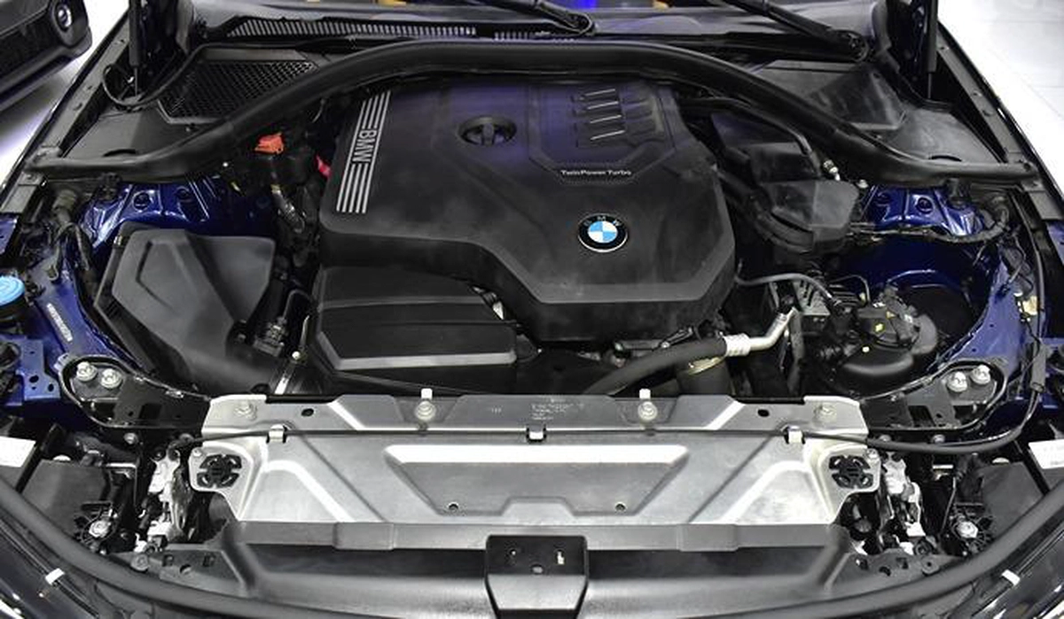 BMW 320i ( 2020 Model ) in Blue Color European Specs-2-2