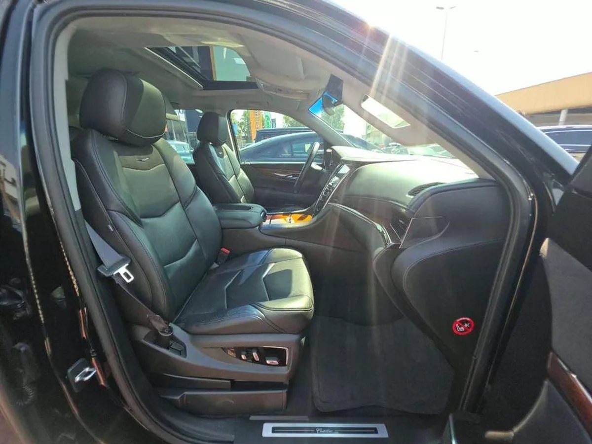 Cadillac Escalade PREMIUM Luxury 6.2L Premium Luxury 2015 GCC-12-12