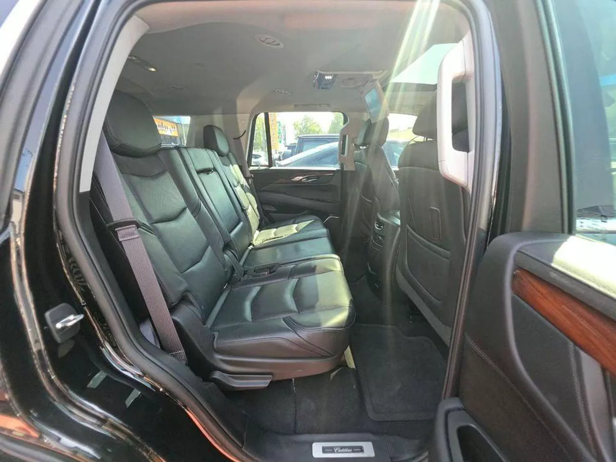 Cadillac Escalade PREMIUM Luxury 6.2L Premium Luxury 2015 GCC-16-16
