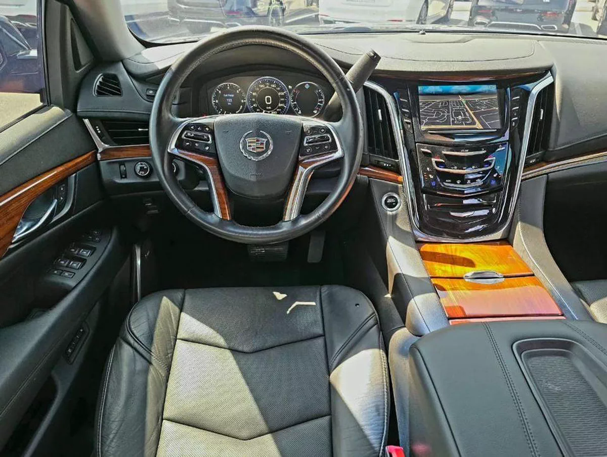 Cadillac Escalade PREMIUM Luxury 6.2L Premium Luxury 2015 GCC-10-10