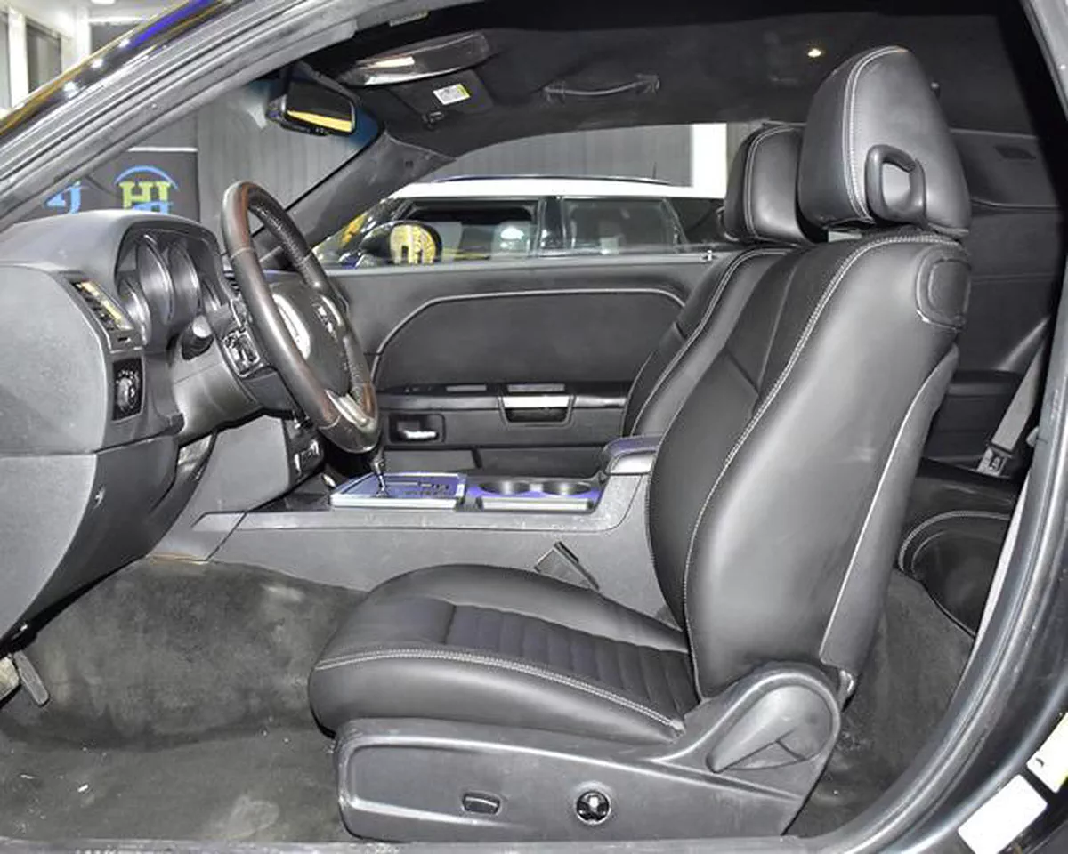 Dodge Challenger ( 2012 Model ) in Black...-2-2
