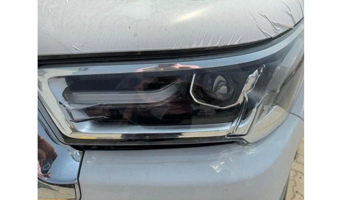 Toyota Hilux Toyota Hilux 2.7L Petrol AT Full Option With Bush Start MY2025-6-0