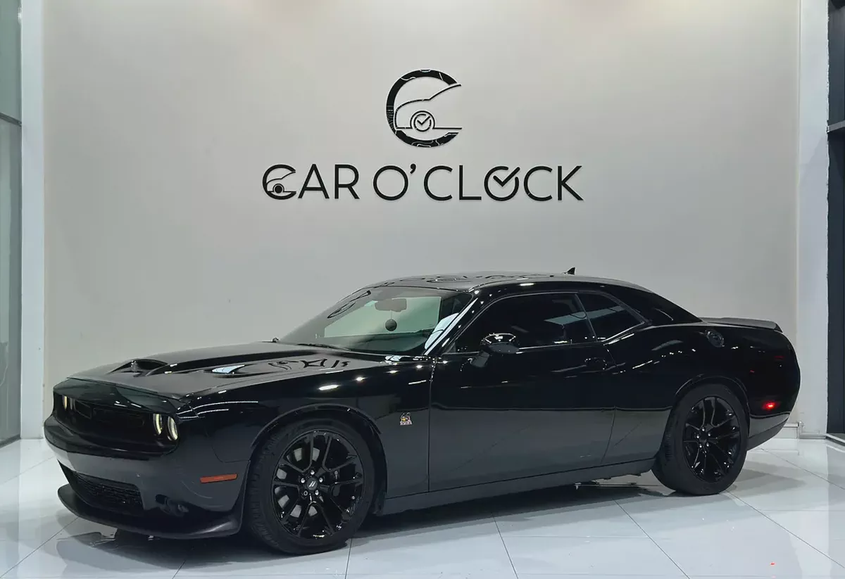 [DODGE CHALLENGER SCATPACK 6.4L V8] [SUNROOF]