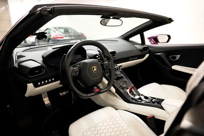 AED 17,164 PM | LAMBORGHINI HURACAN SPYDER 2017 | LP 610 | WELL MAINTAINED | 1 YEAR WARRANTY-5