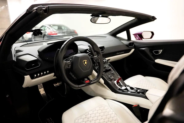 AED 17,164 PM | LAMBORGHINI HURACAN SPYDER 2017 | LP 610 | WELL MAINTAINED | 1 YEAR WARRANTY