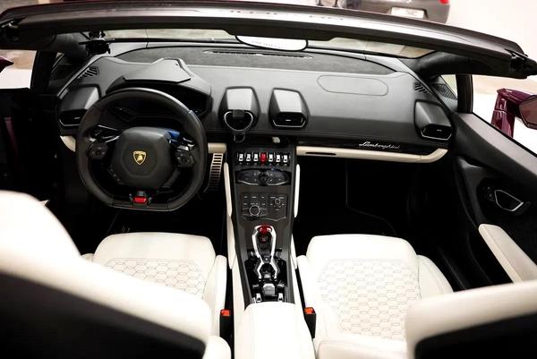 AED 17,164 PM | LAMBORGHINI HURACAN SPYDER 2017 | LP 610 | WELL MAINTAINED | 1 YEAR WARRANTY