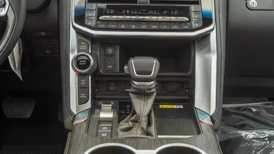Toyota Land Cruiser VXR TWIN TURBO 3.5L HYBRID-6