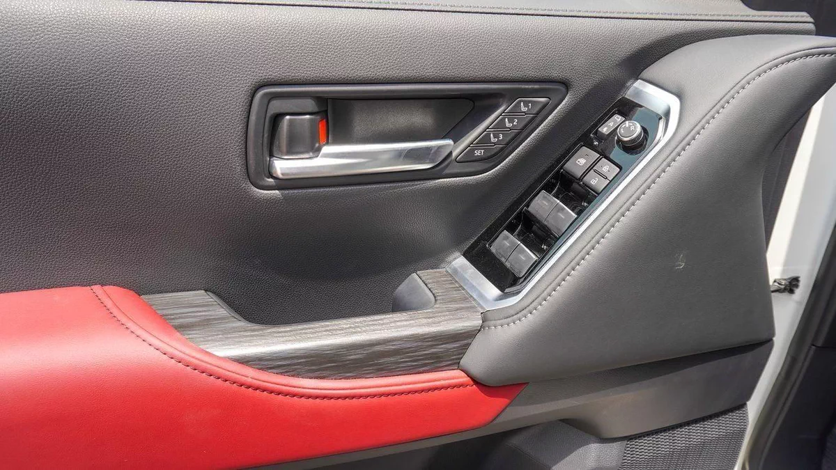 Toyota Land Cruiser VXR TWIN TURBO 3.5L HYBRID-10-0