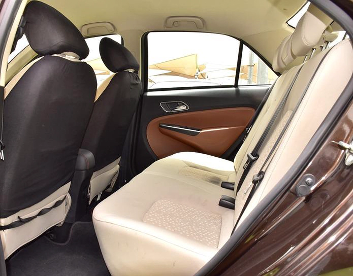 Geely GC6 ( 2017 Model ) in Brown Color GCC Specs
