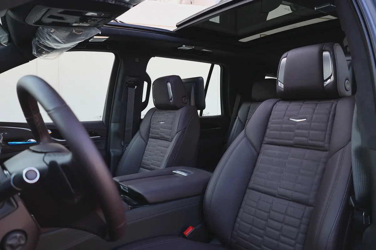 CADILLAC ESCALADE 600 SPORT PLATINUM-0KM-2024-GCC SPECS-UNDER WARRANTY  SERVICE-BRAND NEW-12-12