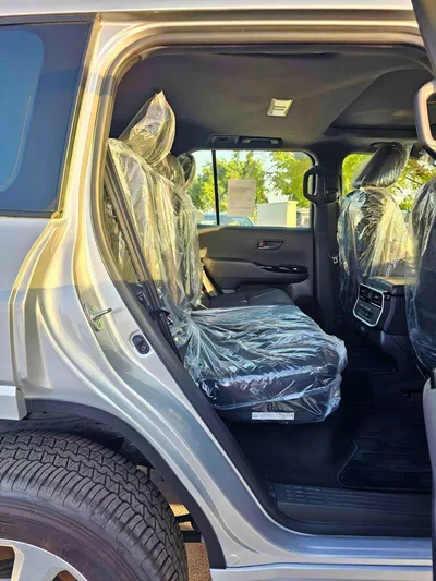 Toyota Land Cruiser GXR BASIC / 4.0L PETROL V6 / SUNROOF / LEATHER WITH DRIVER POWER SEAT (CODE # GXR4B)-11