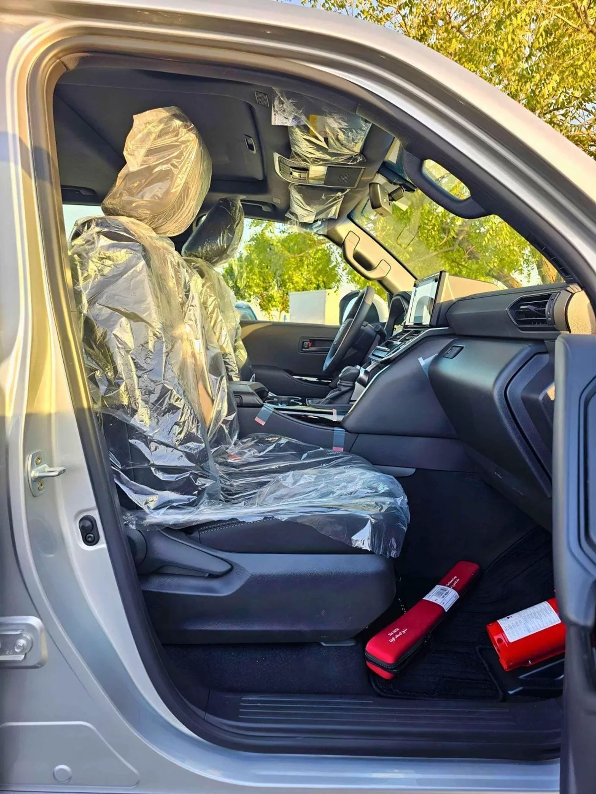 Toyota Land Cruiser GXR BASIC / 4.0L PETROL V6 / SUNROOF / LEATHER WITH DRIVER POWER SEAT (CODE # GXR4B)-9-0