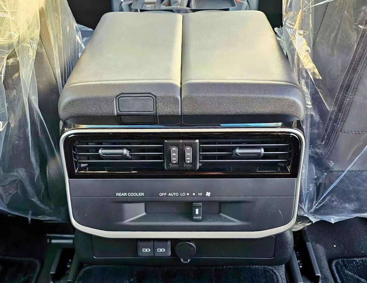 Toyota Land Cruiser GXR BASIC / 4.0L PETROL V6 / SUNROOF / LEATHER WITH DRIVER POWER SEAT (CODE # GXR4B)-16-0