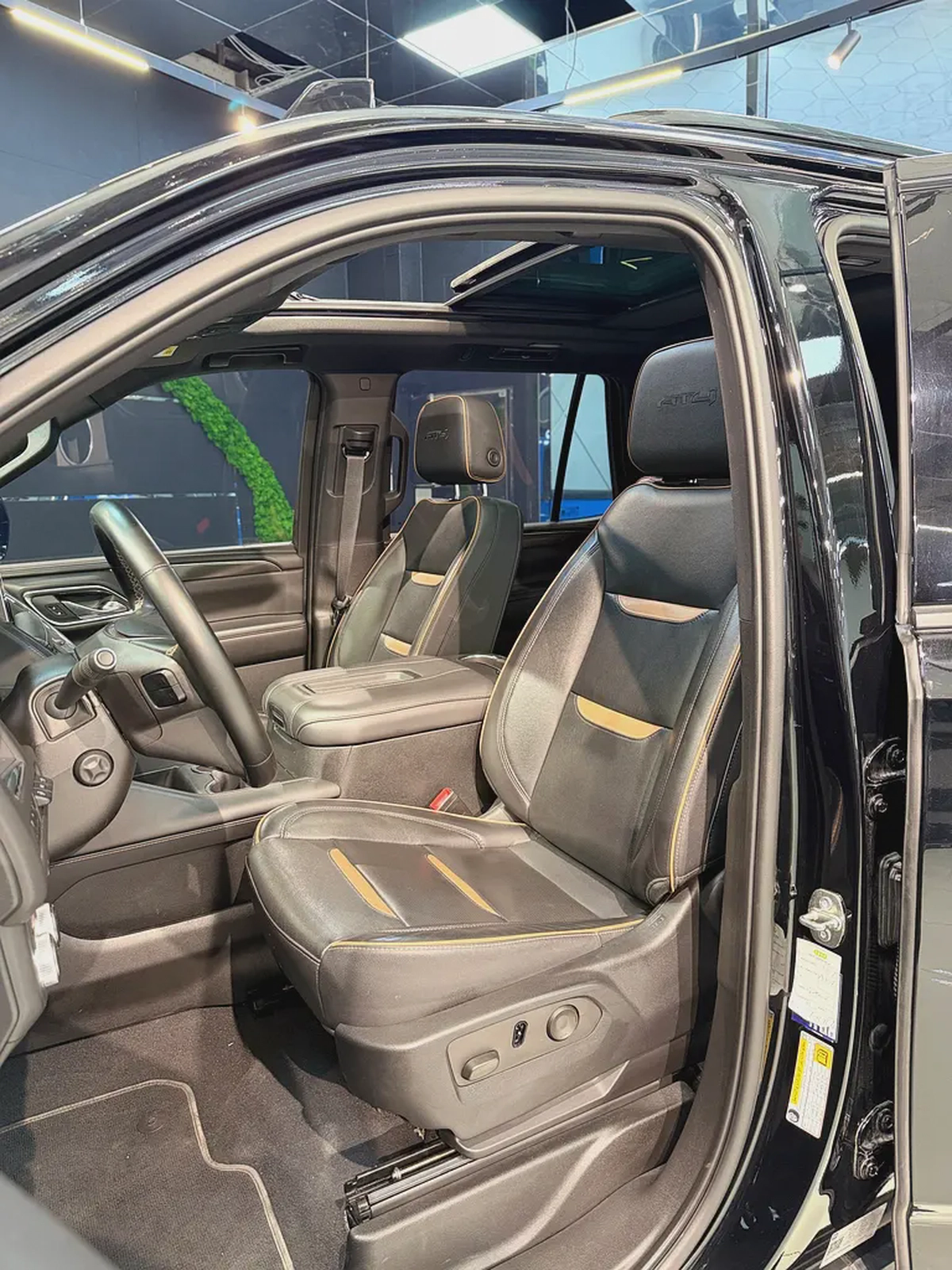 GMC Yukon AT4 2023 GCC Specs-10-10