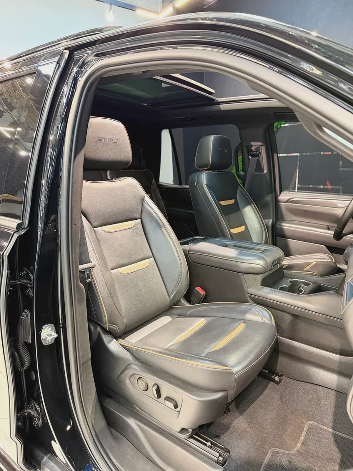 GMC Yukon AT4 2023 GCC Specs-16-16