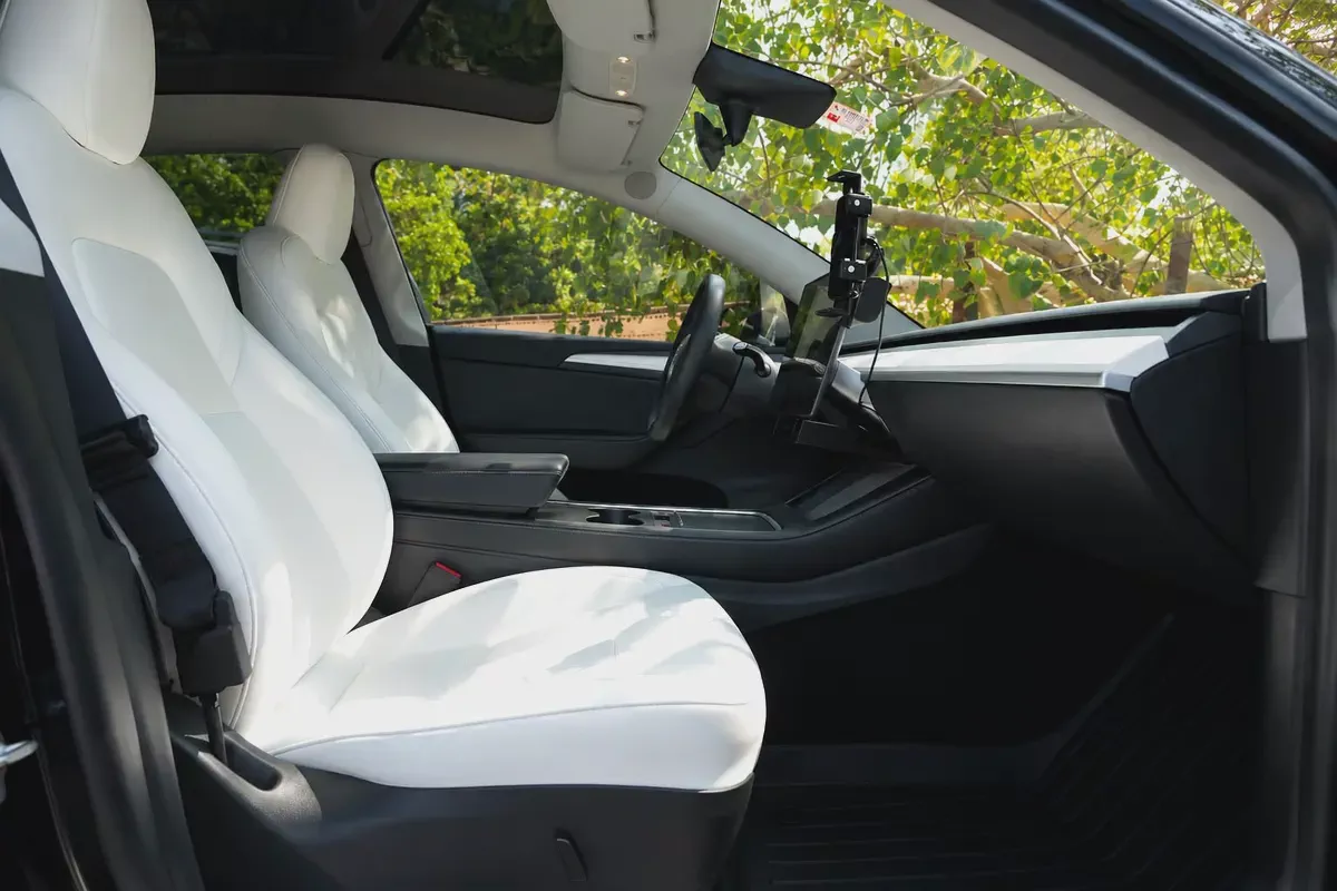 Tesla Model Y Performance 2023 GCC Specs-10-10