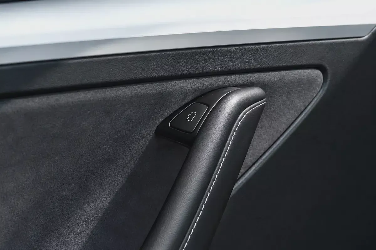 Tesla Model Y Performance 2023 GCC Specs-8-8