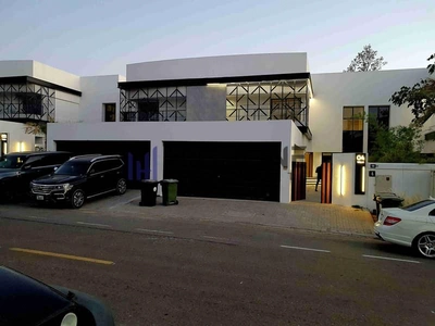 Unmatched Luxury 4-Bedroom Villa Near Kite Beach-23